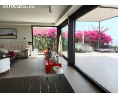 Villa en Cala Canyelles con vistas al mar
