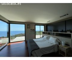 Villa en Cala Canyelles con vistas al mar