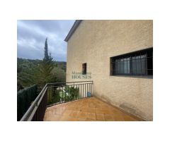 Casa con piscina en Cala Canyelles. Licencia turística.