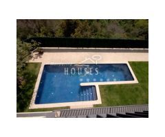 Casa con piscina en Cala Canyelles. Licencia turística.