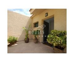 Casa con piscina en Cala Canyelles. Licencia turística.