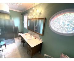 Villa de lujo delante del mar en urbanización privada