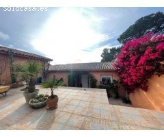 Villa de lujo delante del mar en urbanización privada