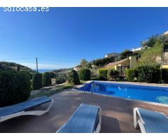 Casa en venta con licencia turística, vista al mar y piscina en Tossa de Mar