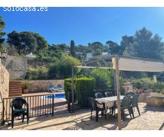 Casa en venta con licencia turística, vista al mar y piscina en Tossa de Mar