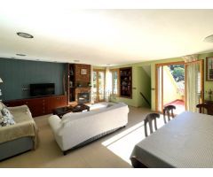 Casa en venta con licencia turística, vista al mar y piscina en Tossa de Mar