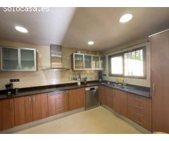 Casa en venta con licencia turística, vista al mar y piscina en Tossa de Mar