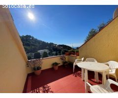 Casa en venta con licencia turística, vista al mar y piscina en Tossa de Mar