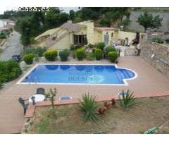 Casa en venta con licencia turística, vista al mar y piscina en Tossa de Mar