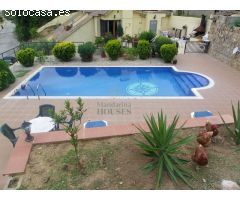 Casa en venta con licencia turística, vista al mar y piscina en Tossa de Mar