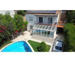 Casa con piscina en Cala Canyelles.