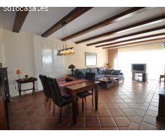 Casa en venta con piscina y garaje