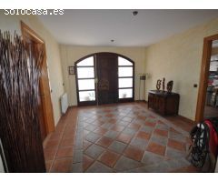 Casa en venta con piscina y garaje