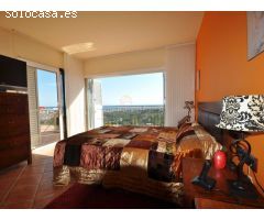 Casa en venta con piscina y garaje