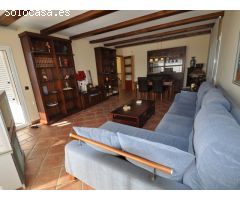 Casa en venta con piscina y garaje