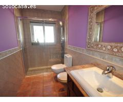 Casa en venta con piscina y garaje