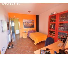 Casa en venta con piscina y garaje