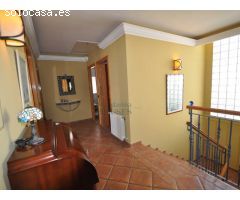 Casa en venta con piscina y garaje