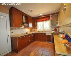 Casa en venta con piscina y garaje