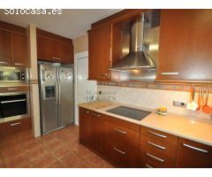 Casa en venta con piscina y garaje