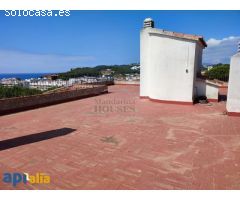 Ático en Fenals con vistas al mar y gran terraza solárium
