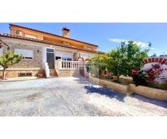 CHALET PAREADO ZONA GORMAIG