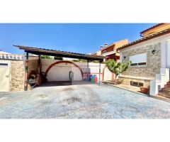 CHALET PAREADO ZONA GORMAIG