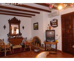 Se vende casa en el centro de Los Gallardos.