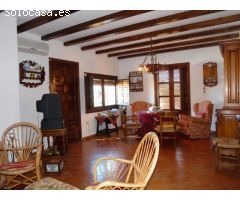 Se vende casa en el centro de Los Gallardos.