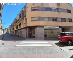 ¡Oportunidad Única en Centre Vila! Local Comercial en Venta: Espacio Versátil y