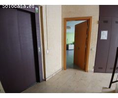 ¡Oportunidad Única en Centre Vila! Local Comercial en Venta: Espacio Versátil y