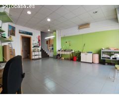 ¡Oportunidad Única en Centre Vila! Local Comercial en Venta: Espacio Versátil y