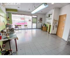 ¡Oportunidad Única en Centre Vila! Local Comercial en Venta: Espacio Versátil y