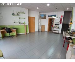 ¡Oportunidad Única en Centre Vila! Local Comercial en Venta: Espacio Versátil y