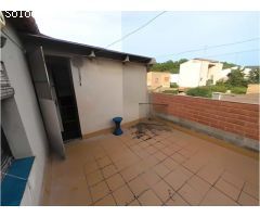 ¡Encantadora Casa de Pueblo para Reformar en Santa Margarida i els Monjos!