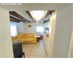 Oportunidad Inmobiliaria en Centre Vila: Casa histórica con Inquilino y