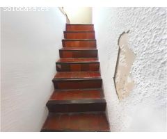Oportunidad Inmobiliaria en Centre Vila: Casa histórica con Inquilino y