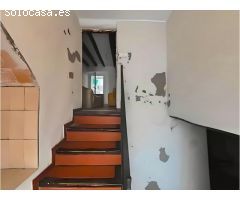 Oportunidad Inmobiliaria en Centre Vila: Casa histórica con Inquilino y