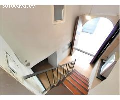 Oportunidad Inmobiliaria en Centre Vila: Casa histórica con Inquilino y