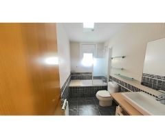 ¡Oportunidad única en Segur de Calafell! Piso con piscina, terraza, parking y