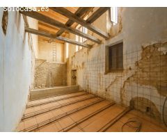 Reforma a tu gusto en el centro de LArboç - Casa con carácter y muchas