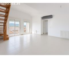 Ático dúplex con terraza, piscina y vistas en Santa Margarida i els Monjos -