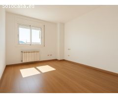 Ático dúplex con terraza, piscina y vistas en Santa Margarida i els Monjos -