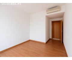 Ático dúplex con terraza, piscina y vistas en Santa Margarida i els Monjos -