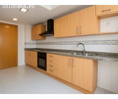 Ático dúplex con terraza, piscina y vistas en Santa Margarida i els Monjos -