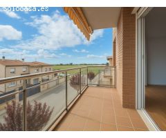 Ático dúplex con terraza, piscina y vistas en Santa Margarida i els Monjos -