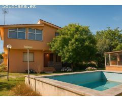 Amplia casa con jardín y piscina en pleno corazón de Guardiola de Font-Rubí