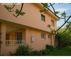 Amplia casa con jardín y piscina en pleno corazón de Guardiola de Font-Rubí