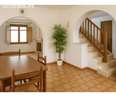 Amplia casa con jardín y piscina en pleno corazón de Guardiola de Font-Rubí