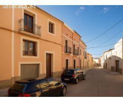 Gran Casa a Reformar con Jardín en La Granada - ¡Potencial Increíble!